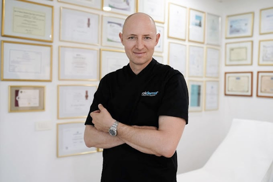 Slider image (8) Poliderma Clinic